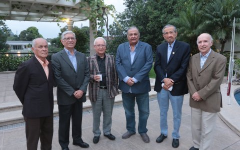 Marco Moreno, Mauro Madero, Oswaldo Viteri, José Guevara, Joaquín Egas y Fernando Martínez.