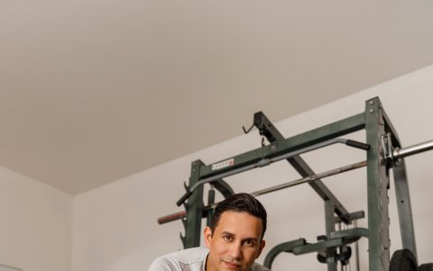 El médico sostiene que su mejor válvula de escape es el gimnasio.