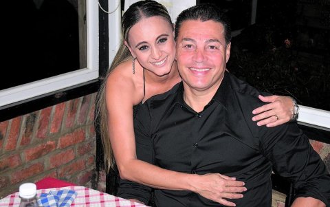 Yesenea Mendoza y Carlos Alfaro Moreno, una de las parejas más estables en el mundo del espectáculo y el deporte.