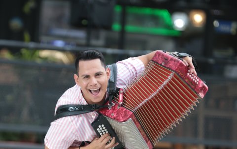 Jhonatan le escribió un tema al hijo de Emilio Pinargote.