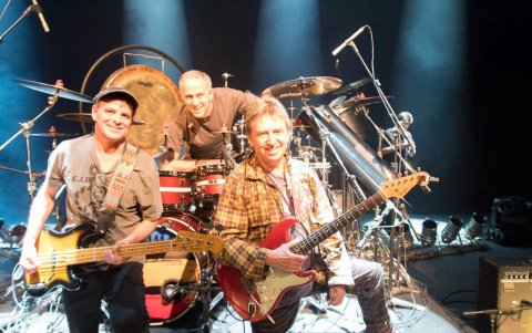 Rodrigo Santos, João Barone y Andy Summers forman parte del proyecto Call The Police.