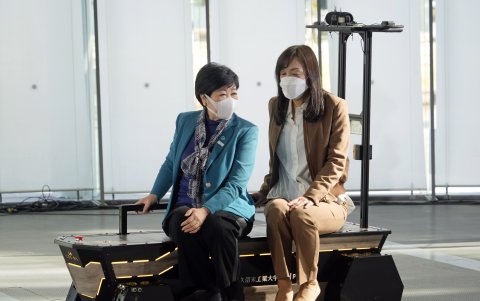 La maleta cuenta con sensores y se conecta con celulares.