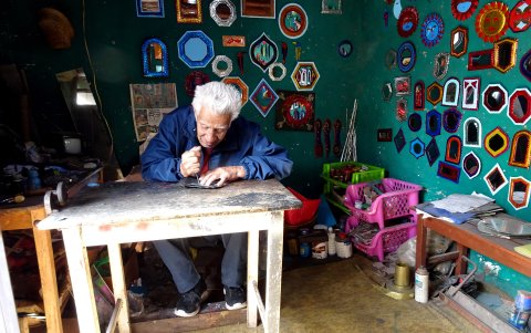 Cuidado. Carlos Burgos es muy cuidadoso y creativo. Es por eso que su arte es muy considerado en Cuenca.