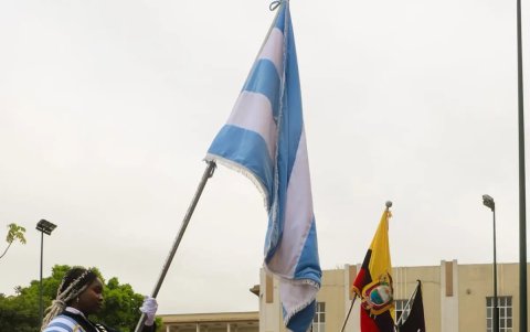 Por su excelente récord académico, Maholy Vernaza fue designada abandera del portaestandarte de Guayaquil, cuando estudiaba en el colegio Vicente Rocafuerte.