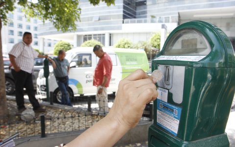 Los usuarios coinciden en que no hay minutos de gracia luego del tiempo que se ha pagado y, si hay algún agente y se da cuenta de eso, de inmediato le aplican la multa.