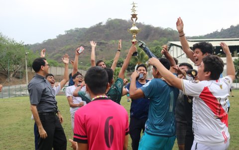 Actividad. Otro de los equipos ganadores del certamen organizado por el Seminario Mayor Francisco Xavier de Garaycoa.