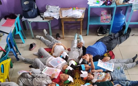 En escuelas y colegios se desarrollan varias actividades con la temática de la no violencia escolar.