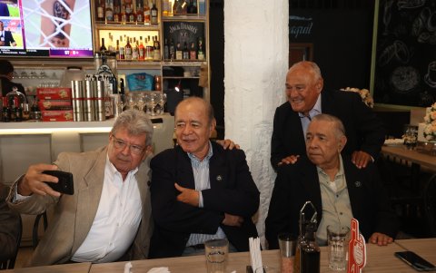 El encuentro fue la oportunidad para tomarse unas selfies que compartirán en sus redes sociales.