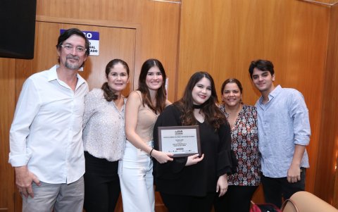 Marco Lebed y Rocío de Lebed junto a Gabriela Lebed e Isabela Escala, quienes presentaron el proyecto Paseo, Perla del Río. Aparecen también Cristina Escala y José Eduardo Rodríguez.