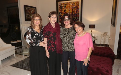 Nora de Ayala, Cecilia de Villacis, Patricia de Pita y Silvia Nevárez.