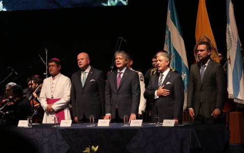 Monseñor Luis Gerardo Cabrera, Alfredo Borrero, Juan Xavier Cordovez y Josué Sánchez.