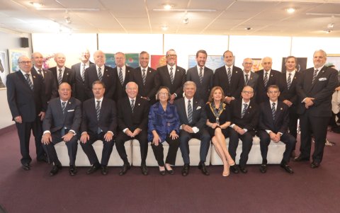 Los miembros de la Junta: Ramón Barredo, Juan Marcet, Ernesto Noboa, Jorge Roca, Julio Guzmán, José Mario Algelt, Diego Ante, Iván Xavier Baquerizo, José Enrique Ribas, Luis Fernando Gómez, Juan Martínez, Alejandro Ponce, Luis Jacinto Vernaza, Óscar Illingworth, Carlos García, Andrés Aspiazu, Leopoldo Amador, Marcia Gilbert, Juan Xavier Cordovez, Isabel Noboa, José Fernando Gómez y Marcelo Torres.