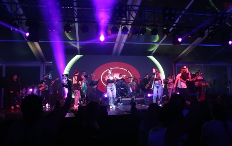 Emotion Band cautivó la noche con su amplio repertorio.