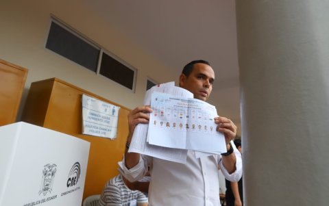 Pedro Pablo Duart durante el sufragio en Guayaquil.