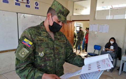 Sur. El cabo Jean Pierre Ibarra es de Quito y por eso participó de las elecciones seccionales de la capital.