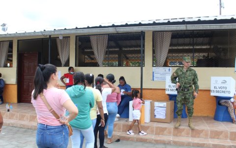 Personal militar resguardó las Juntas Receptoras del Voto (JRV).