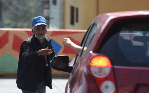 Necesidad. Esta labor es la única opción de vida para Luis Eduardo Landázuri.