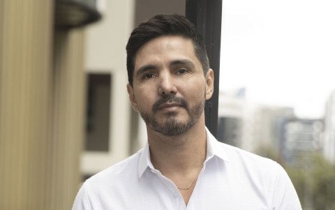 Darwin Robles, ganador de varios premios Emmy, nació en Rocafuerte (Manabí) y por casi dos décadas vivió en Florida (Estados Unidos).