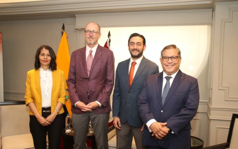 Kira Mora, Stephen Potter, Daniel Legarda y Gabriel Rovayo.