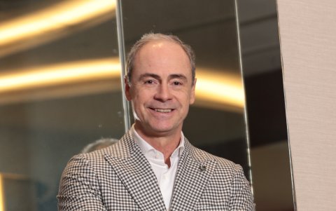 Miguel comenta que no solo a las mujeres se les debe dar regalos en San Valentín, también a los hombres.