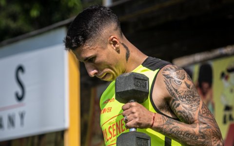 El 12 de diciembre, Agustín fue presentado en el equipo y desde entonces empezó inmediatamente los trabajos.