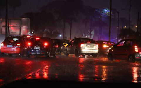 La ciudadanía pide a los agentes de tránsito que salgan para ayudar a controlar las calles y facilitar la movilidad.