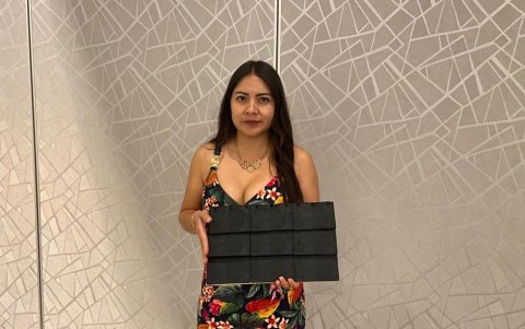 Gina Palma propone tejas desarrolladas con caucho reciclado.