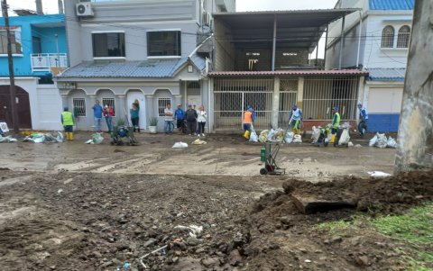 Tras el deslizamiento de tierra, así quedaron algunas calles de Urdenor 2.
