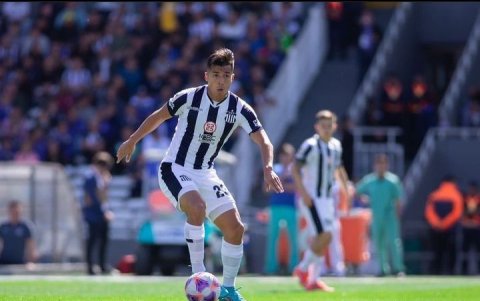 Alan Franco, mediocentro de Talleres de Córdoba, acecha la punta en la Liga Profesional Argentina.