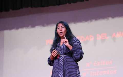 María Pastuizaca en el evento ¿Hay ciencia en el amor?