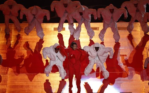 A pesar de la expectativa, muchos criticaron su show por considerarlo 'poco atractivo'. Otros la defendieron y resaltaron su presentación a pesar de su embarazo.