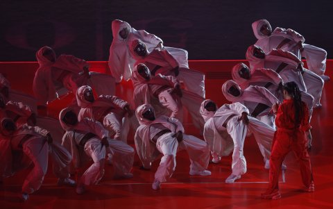 El cuerpo de baile estuvo en perfecta consonancia con la artista de Barbados.