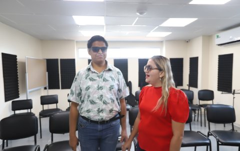 Ambos comparten la afición por el canto