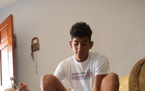 Su talla de zapatos es 50, debe pedirlos al exterior.