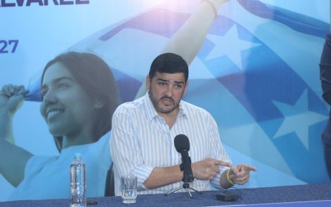 Álvarez indicó que en las próximas horas dará a conocer quiénes forman su equipo interdisciplinario. Que el oficio con los nombres ya lo tiene el Cabildo, indicó.