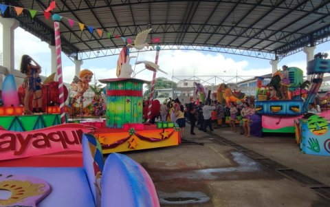 Las carrozas fueron elaboradas por artesanos