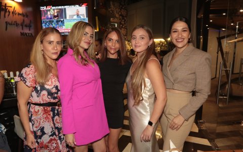 Adriana Letamendi, Cecilia Jairala, Silvia Barriga, Claudia Ritz y Fabrizia Hurtado.