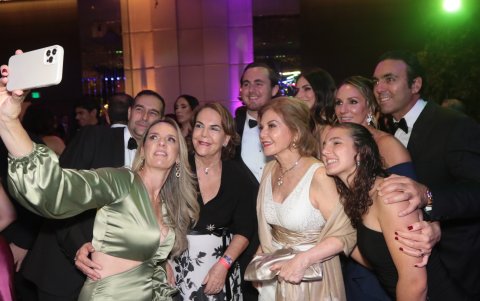 Carlos Zambrano, María Dolores Campana de Zambrano, María Luisa Azar, Pablo Campana, Isabel Noboa, Monik de Campana, Isabel de Campana, Pablo Campana y Fiorella Campana.