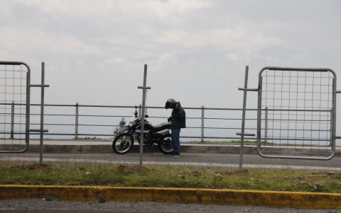 Nayón. Fue inaugurado hace un mes y las barandas ya fueron destruidas