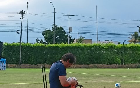 Hugo es el 'hombre orquesta' de la logística al momentos de organizar los elementos de entrenamiento de la Mini-Tri.