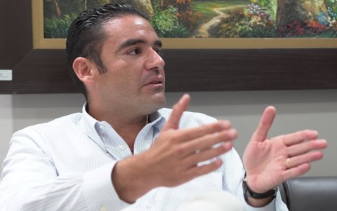 Juan José Yúnez es ingeniero en Ciencias Empresariales, graduado en la Universidad Espíritu Santo y emprendedor agroindustrial.