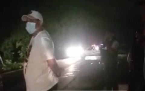 En redes sociales circularon imágenes en las que se observa a Junior Roldán durante un control policial.