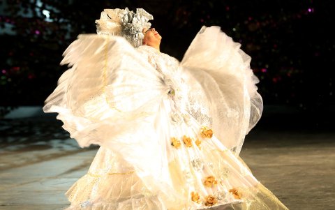 Allison Fredericks interpreta a la 