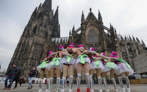 Verás todo tipo de disfraces: personajes de Star Wars, hadas, monjas, políticos, fantasmas, animales, piratas, celebridades, anime, personajes de películas, verás todo lo posible en el carnaval.