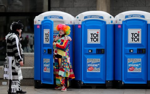 La Temporada de Carnaval de Colonia, a la que los lugareños se refieren como “la quinta estación del año”, comienza oficialmente el 11 de noviembre a las 11:11 a.m. y termina el Miércoles de Ceniza.