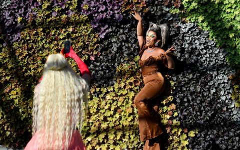 Una drag queen posa hoy durante la conferencia para medios del Sydney WorldPride 2023, en Sídney (Australia).