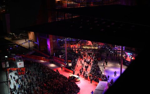Los invitados llegan para la ceremonia de apertura de la 73ª edición del Festival Internacional de Cine de Berlín 'Berlinale' en Berlín, Alemania, el 16 de febrero de 2023. El evento presencial se llevará a cabo del 16 al 26 de febrero de 2023.