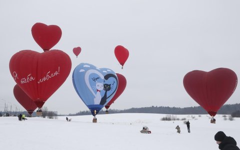 'Festival of Hearts' en Dmitrov, a unos 70 km al norte de Moscú, ya están listos para decorar el cielo en el mes del amor y la amistad