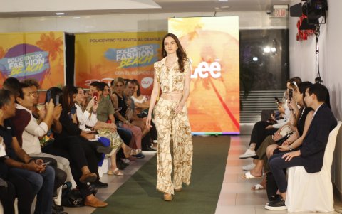 Natasha Lagerweij lució este outfit, ideal para una reunión entre amigos.