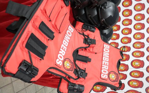 Los chalecos tienen una protección hasta para calibre 44 y armas cortopunzantes.
